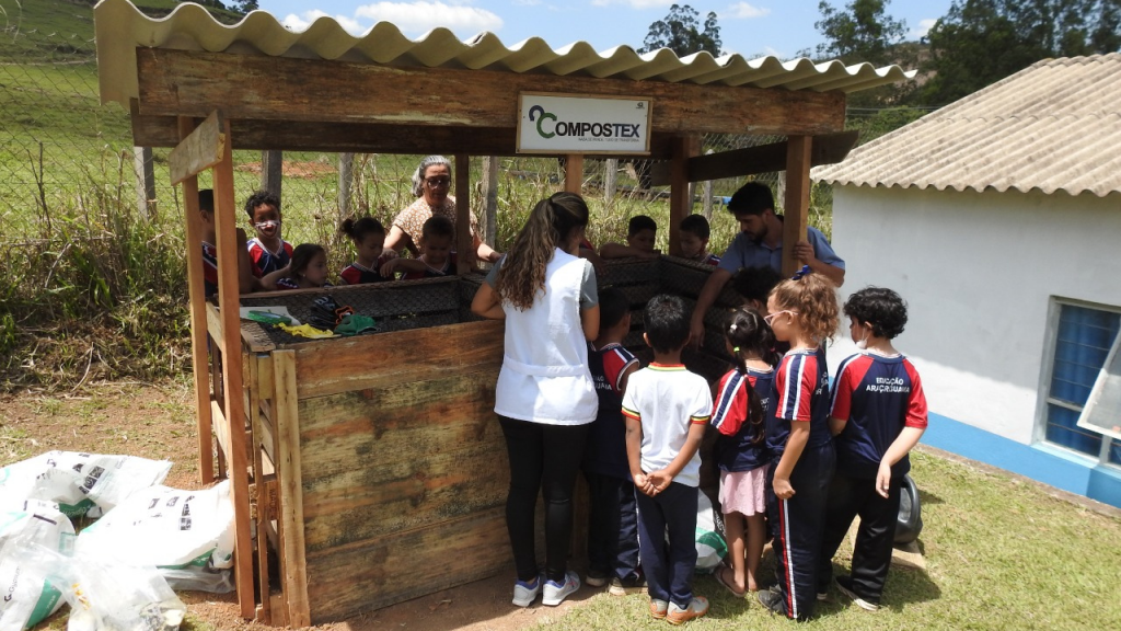Carbotex constrói composteira em escola municipal de Araçariguama