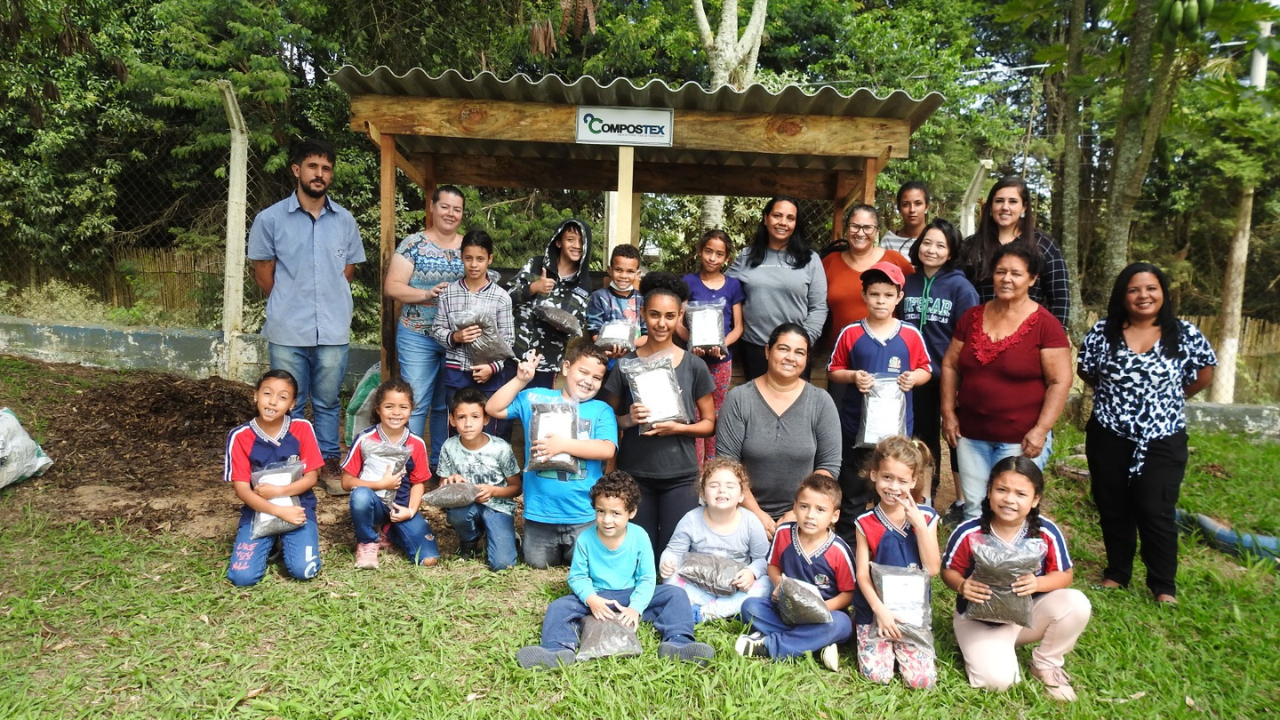 Empresa expande projeto e constrói outra composteira em escola municipal de Araçariguama